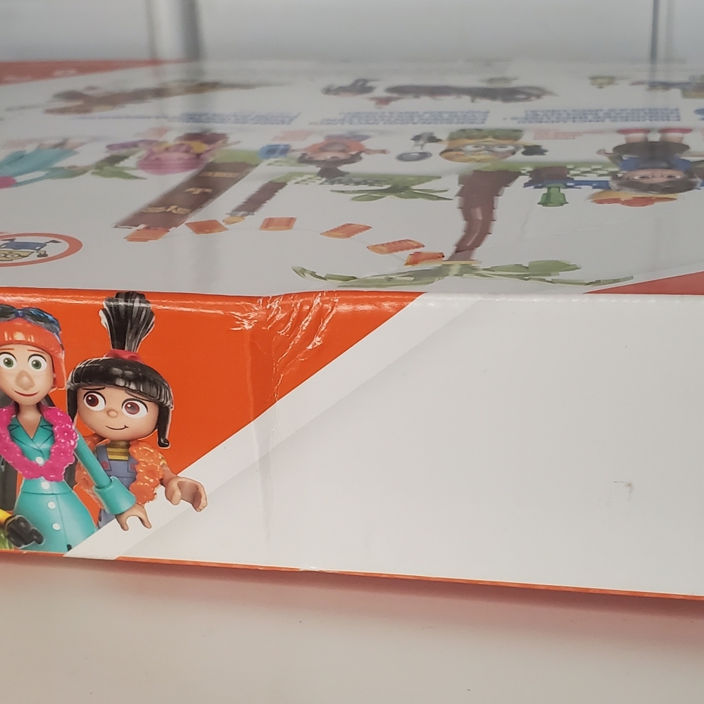 New Mega Construx Despicable Me 3 Family Luau Party 123 Piece Set, FHY38 - Picture 8 of 12